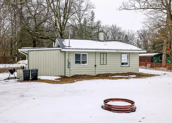 Fish, Bike & Hike! Wooded Irons Getaway Near River