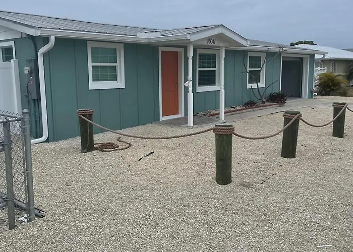 Waterfront Fishermans Retreat - Quick Harbor Access - Heated Pool