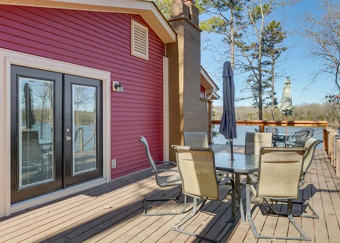 Lake Dardanelle Home W/ Dock! Fish On-Site