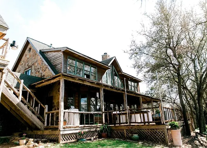 Beautiful Hill Country Hideaway