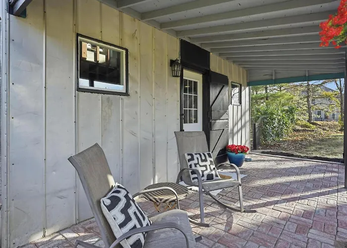 Renovated 1950S Barndominium Pet-Friendly & Modern