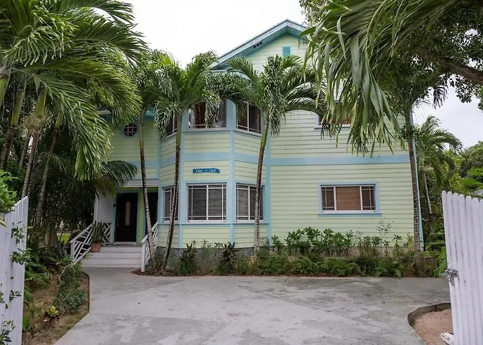 Chat N Chill - Top Floor Condo, Walk To Pink Sands Beach Townhouse