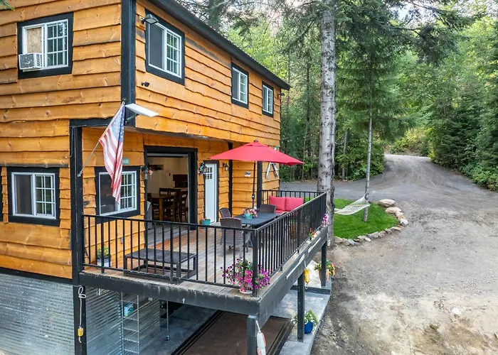 Hot Tub & Fire Pit: Getaway On Pend Oreille River