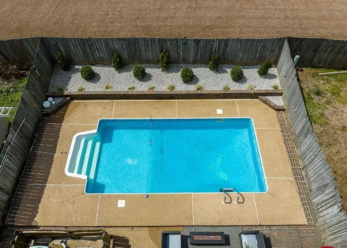 Cori'S Pool House
