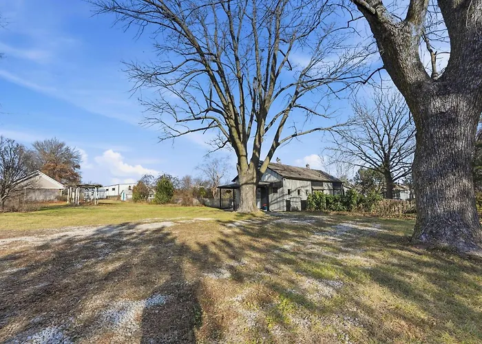 Renovated 1950S Barndominium Pet-Friendly & Modern