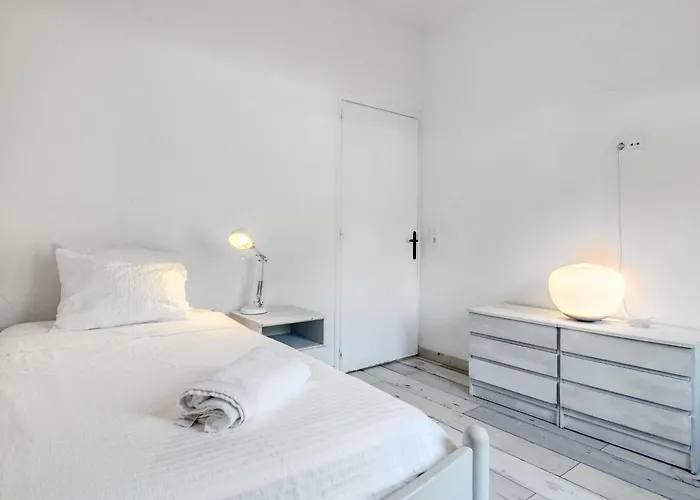 Holiday Home Bright & Artistic By Interhome