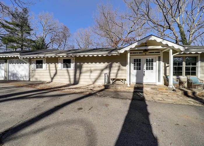 'Mountain Golf' Family Home W/ Deck In Spruce Pine