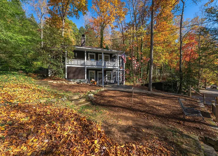 Happy Clan Cottage