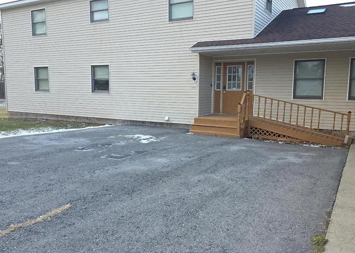5Br Accessible Valley & Lake View Home Near Cornell - Sleeps 10