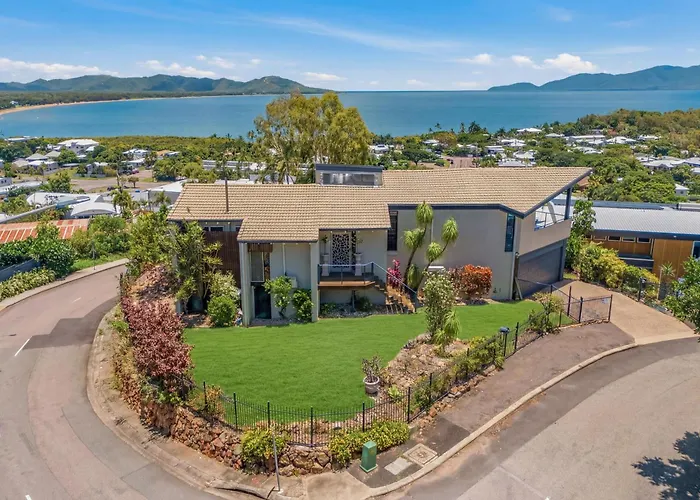 Centrally Located Home With Amazing Ocean View! Townsville