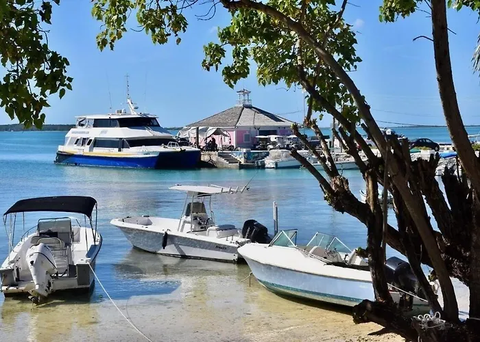 Chat N Chill - Top Floor Condo, Walk To Pink Sands Beach Townhouse