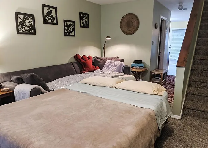 Cozy Townhouse Near Hunter Mountain