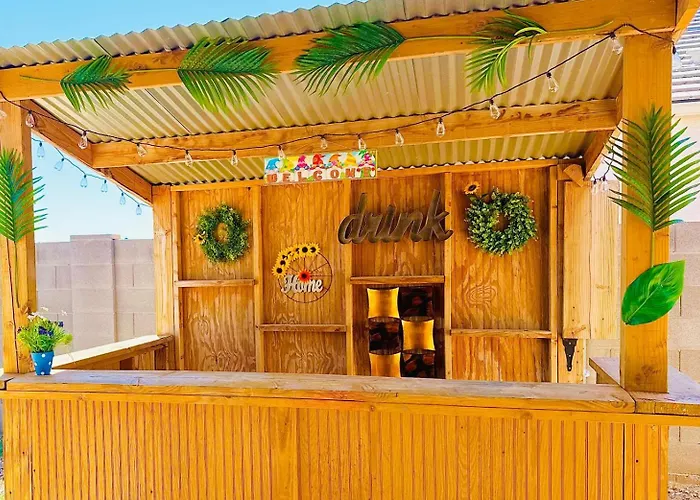 Tropical Desert Oasis Phoenix 5Br 3Bath With Outdoor Tiki Bar & Bbq