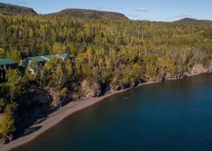 Aspenwood Hytte | Lake Superior Waterfront Retreat