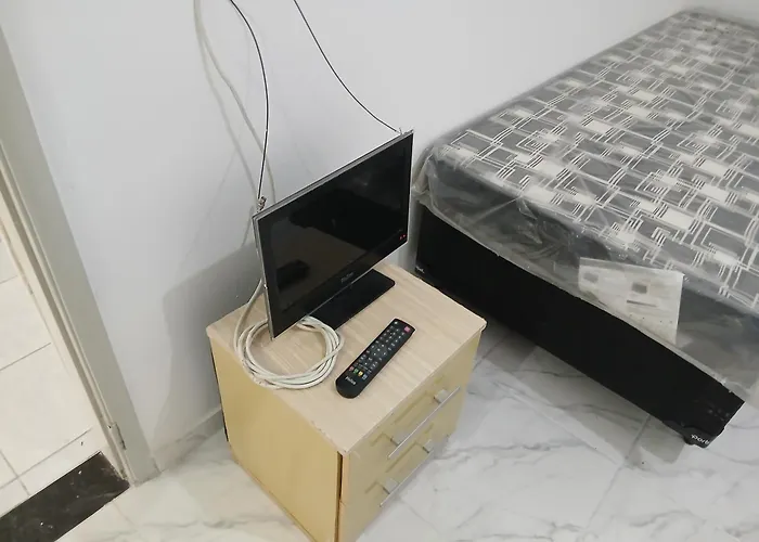 Acomodacoes Temporada Quarto, Sala, Banheiro E Area De Servico