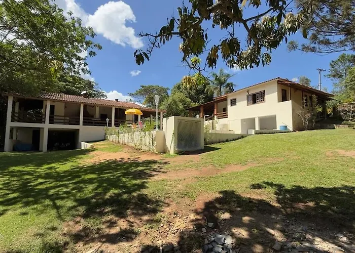 Linda Chácara com Piscina e WiFi para até 20 hóspedes