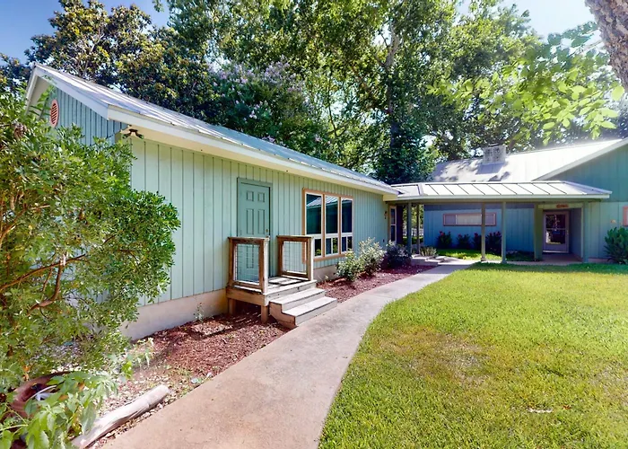 Funshine | Riverfront House In Mc Queeney With Guest House, River Views, Grill
