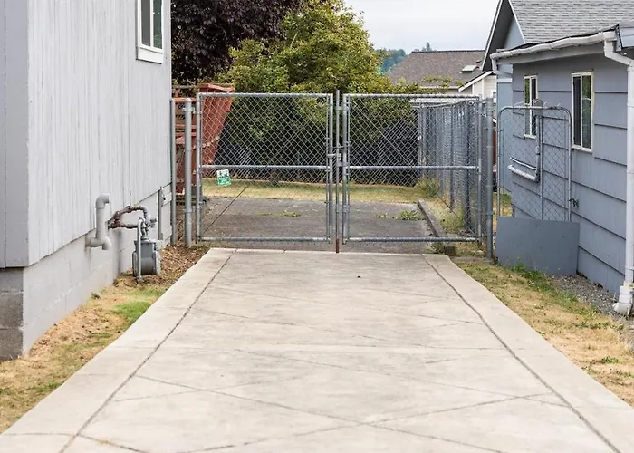 Entire House Pet Friendly W Gated Backyard Boeing