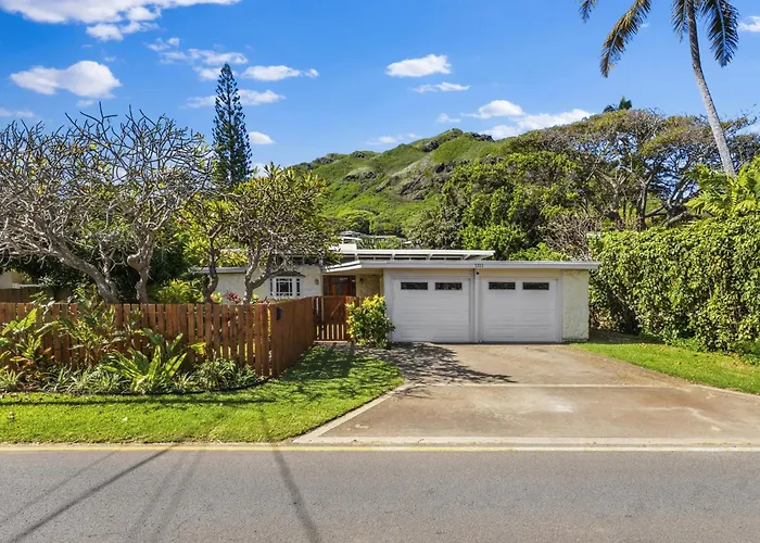 Stunning Lanikai Home Just Steps To The Ocean-Authentic Hawaiian Tropical Charm