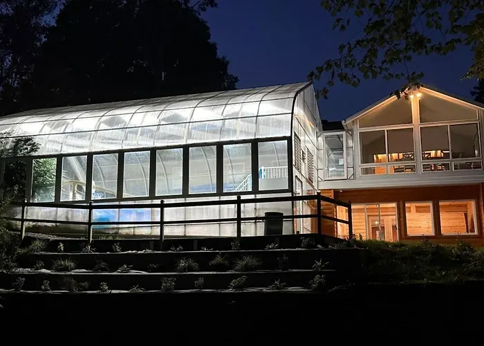 Majestic Cottage Estate With Indoor Heated Pool