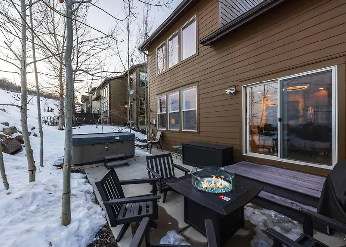Minutes To Deer Valley! Private Hot Tub! Firetable! Arcade Games! Bunk Room! Beautiful New Home!