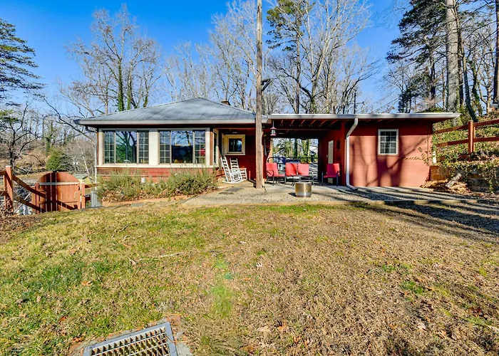 Group Getaway! Lake House W/ Private Dock & Patio