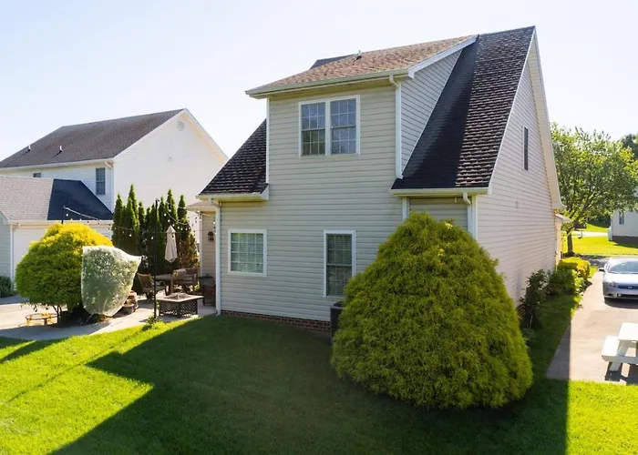 The Wyndsong - Cozy Patio, Fire Pit And Work Space!