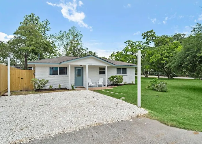 Beautiful Home With Pool Near Kemah Boardwalk