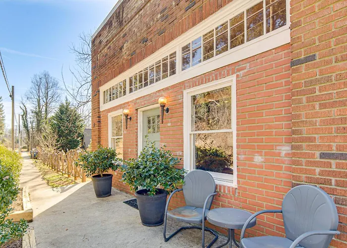 Private Hot Tub, Steps To Main St: Saluda Retreat