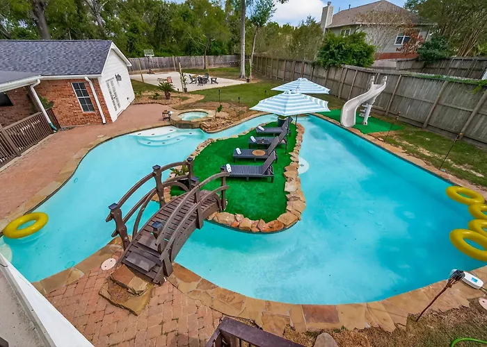 Luxury Stay Pool Firepit Game Room & Bbq