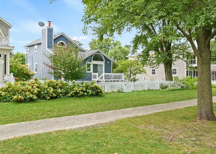 3 Bedroom 2Ba Lakefront Home - Dog Friendly - 30 Day