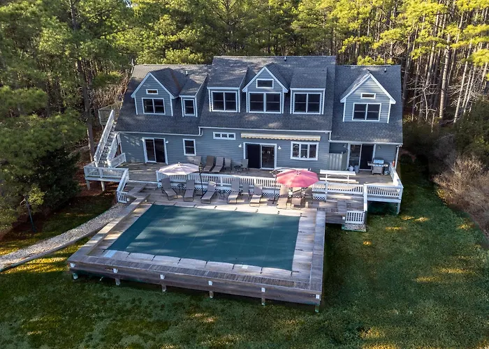 Very Private And Spacious Waterfront Family House
