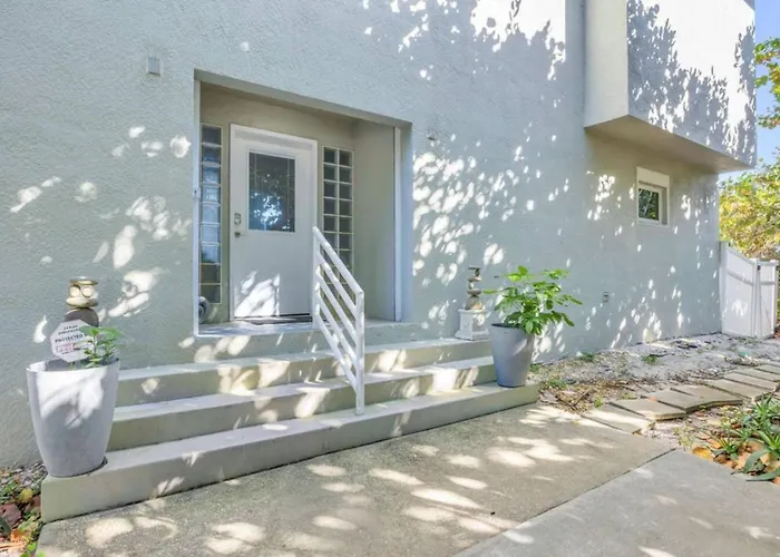 Oceanfront Escape - Private Beach Access - Game Room - Bikes - Surfboard