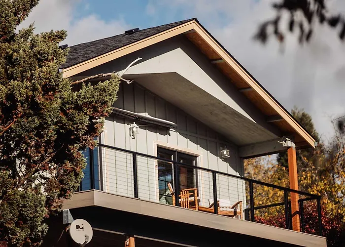 Modern Gorge Retreat Steps From River & Hiking