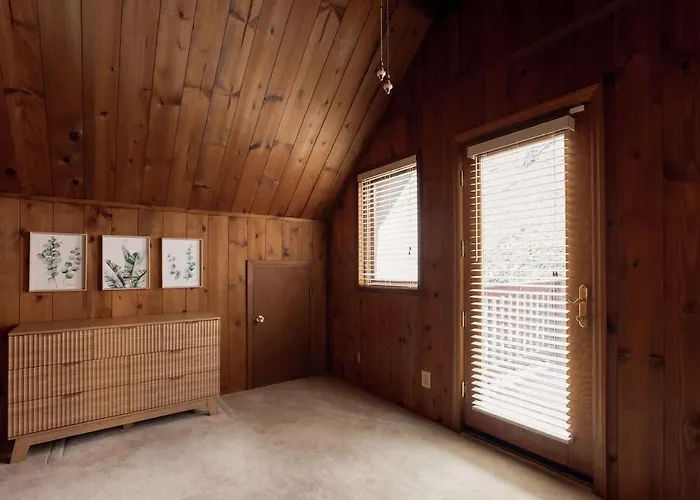 Forest Chalet Retreat Minutes From Downtown 4 Bed