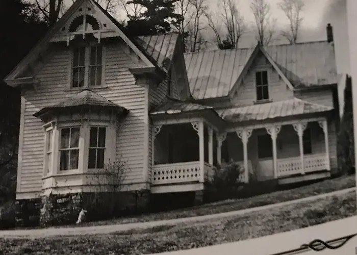 1878 Victorian Farm House Near Asheville
