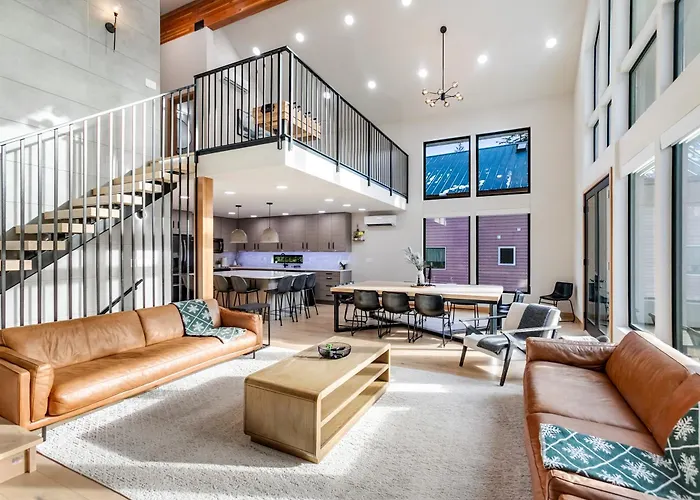 Luxe Hyak Retreat With Sauna, Hot Tub, Game Room, 6Br
