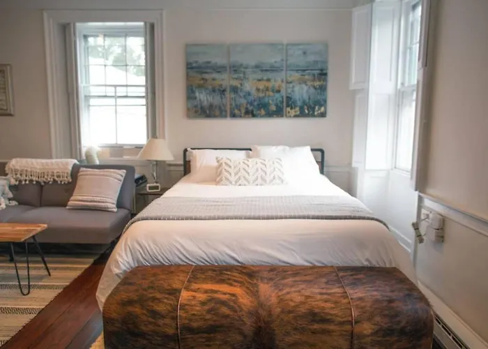 1742 Marblehead Studio|Minutes To Salem|Parking