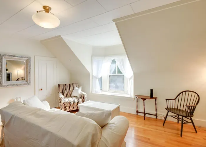 Walk To Downtown Saco From Cozy Coastal Apt