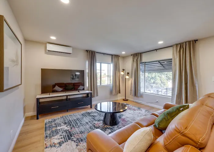 Walkable Home Base Near Llumc & Campus!