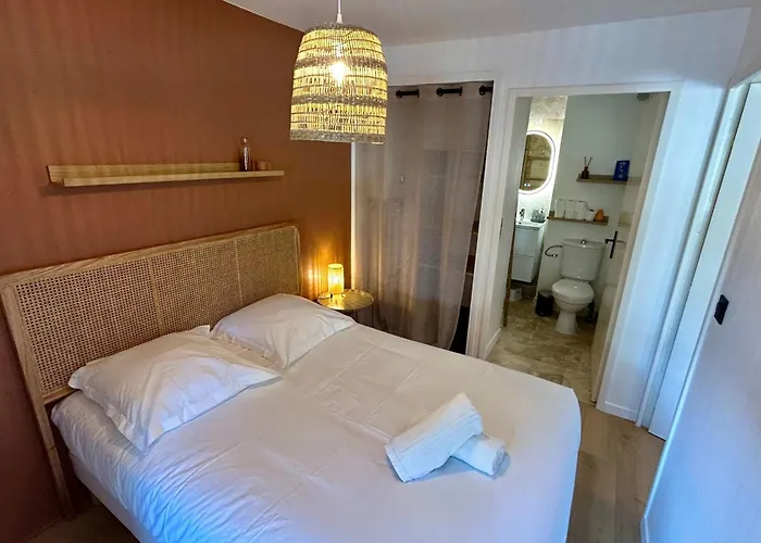 Charming Air-Conditioned Apartment With Terrace & Parking 600 M From The