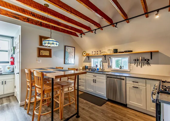 Private Renovated Apt W Washerdryer Near Dwntwn