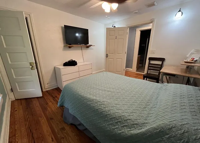 Relaxing, Spacious Private Room Near Binghamton