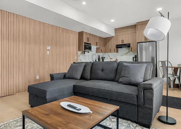 Airdrie 1Br Private Guest Suite Near The Canal - Queen Bed, Full Kitchen, Driveway Parking