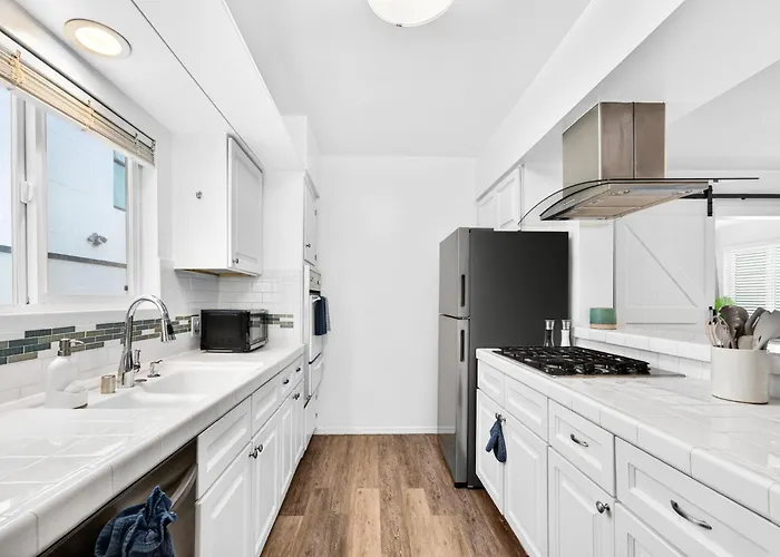 Prime Manhattan Beach 2Br Walk To Beach With Parking