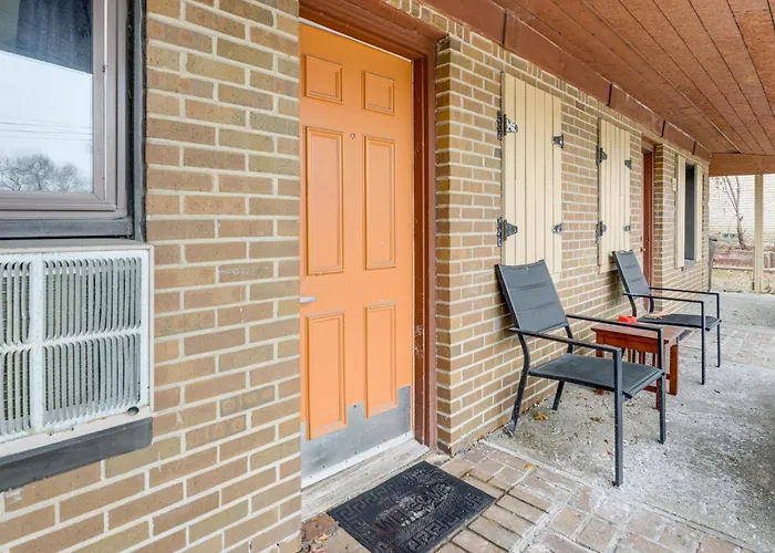 Pet-Friendly Studio Near Pine Knob: Bring Skis!