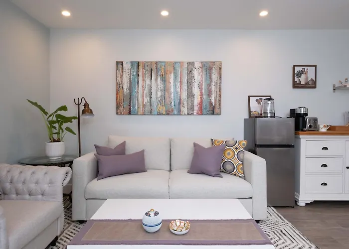 2Br 2Bath Suite - Ocean View Deck - Walk To Beach