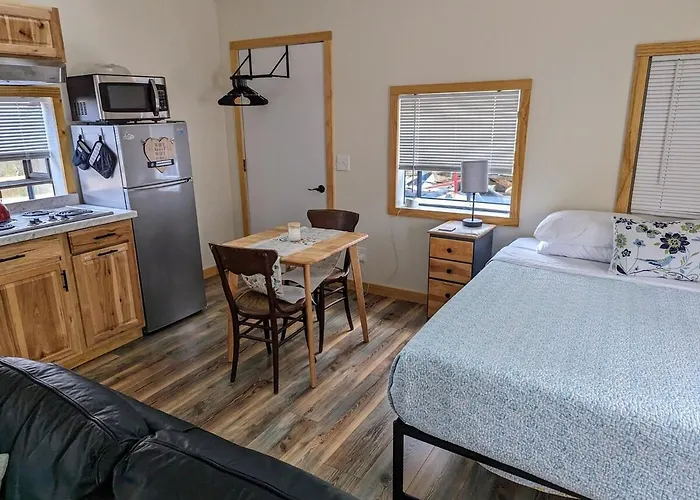 Little Fawn Lookout- Peaceful & Convenient Retreat