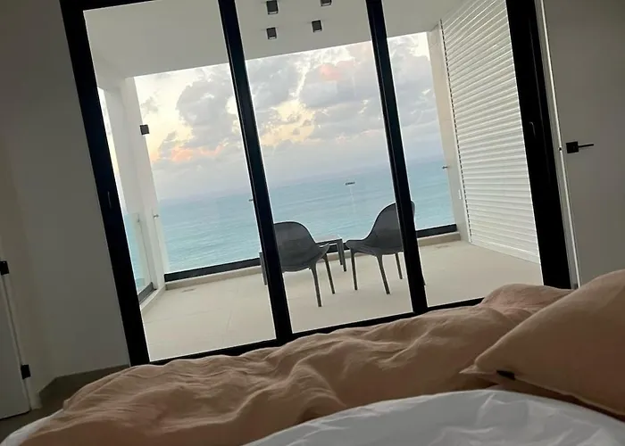 In The Blue Sky - Spectacular View Home