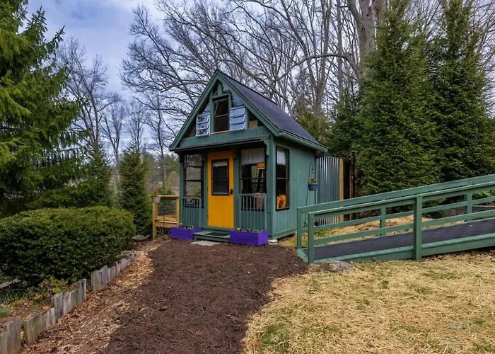 The Nuthatch Cabin - Asheville Tiny Home Near The Smokie Mountains!